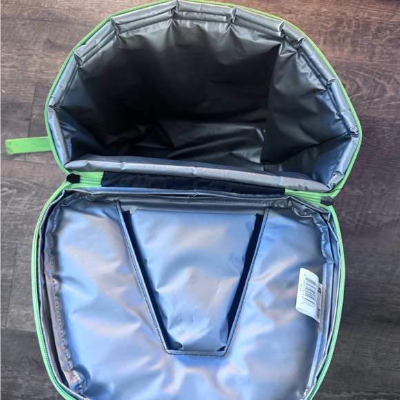 Opticiol 24 Can Black & Green Backpack Cooler Geckobrand - Picture 7 of 7